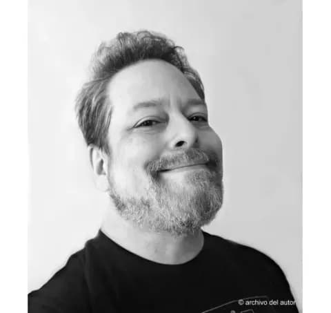 Matt Dinniman, autor de Carl el mazmorrero. Imagen promocional oficial: © archivo del autor / Penguin Random House Grupo Editorial.
