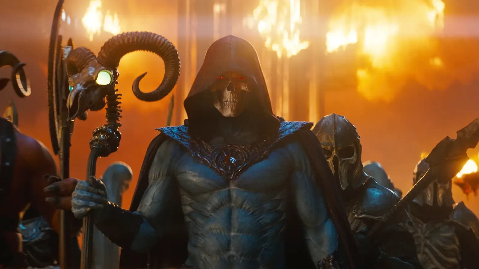 Jared Leto caracterizado como Skeletor en su fortaleza. Imagen promocional: © Amazon MGM Studios.