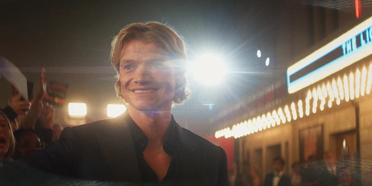 Imagen oficial de Tom Rhys Harries como Matt Hagen en Clayface, publicada por DC. © y marcas de DC y Warner Bros. Entertainment.