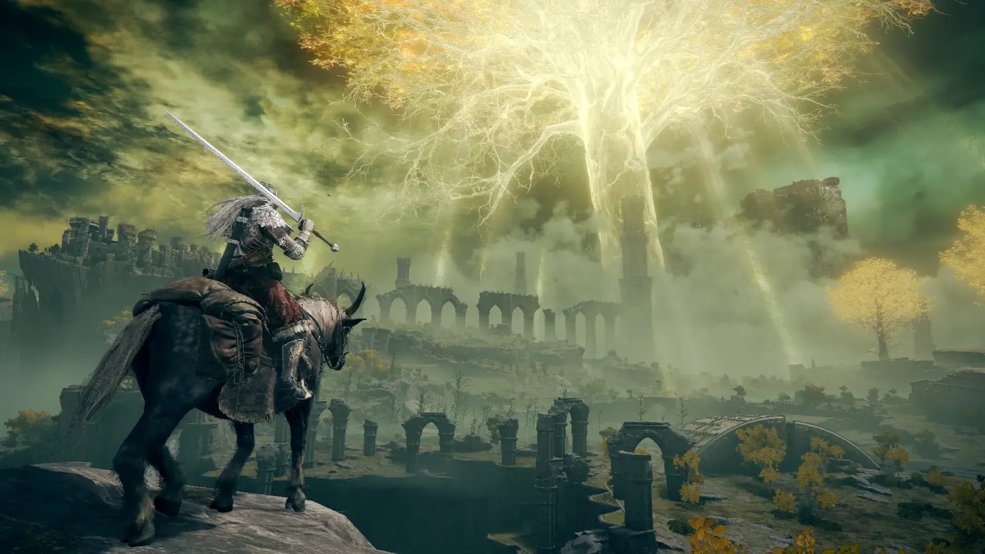 Un Sinluz contempla el Árbol Áureo a lomos de Torrentera. Captura oficial de Elden Ring: Tarnished Edition para Nintendo Switch 2; © Bandai Namco Entertainment y FromSoftware.