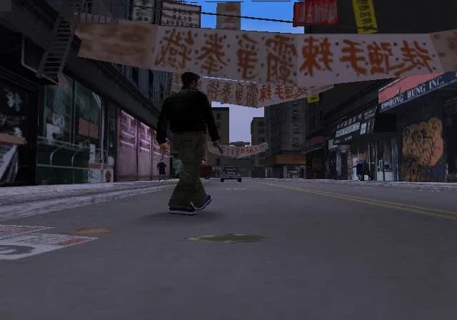 Captura oficial del GTA III clásico: Claude recorriendo una calle de Liberty City, procedente de la galería de Rockstar. © Rockstar Games.