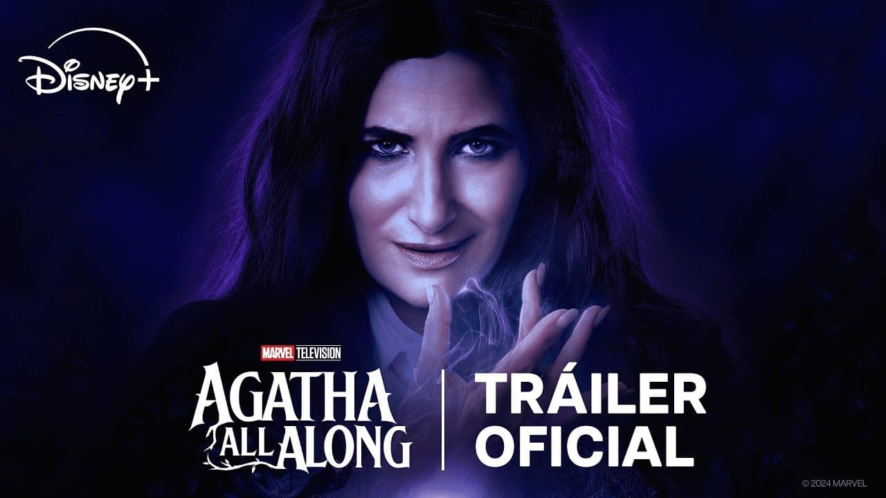 Kathryn Hahn como Agatha Harkness en la miniatura del tráiler oficial de Agatha, ¿quién si no?, publicado por Marvel España. © 2024 Marvel / Disney.