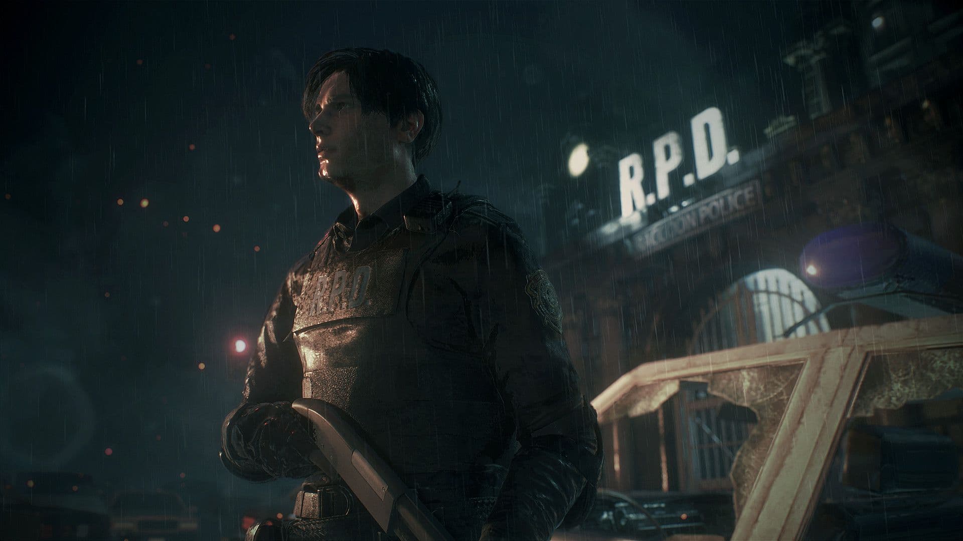 Leon S. Kennedy ante la comisaría de Raccoon City. Captura promocional oficial del remake de Resident Evil 2 de 2019, publicada por Capcom en Steam. © CAPCOM CO., LTD.