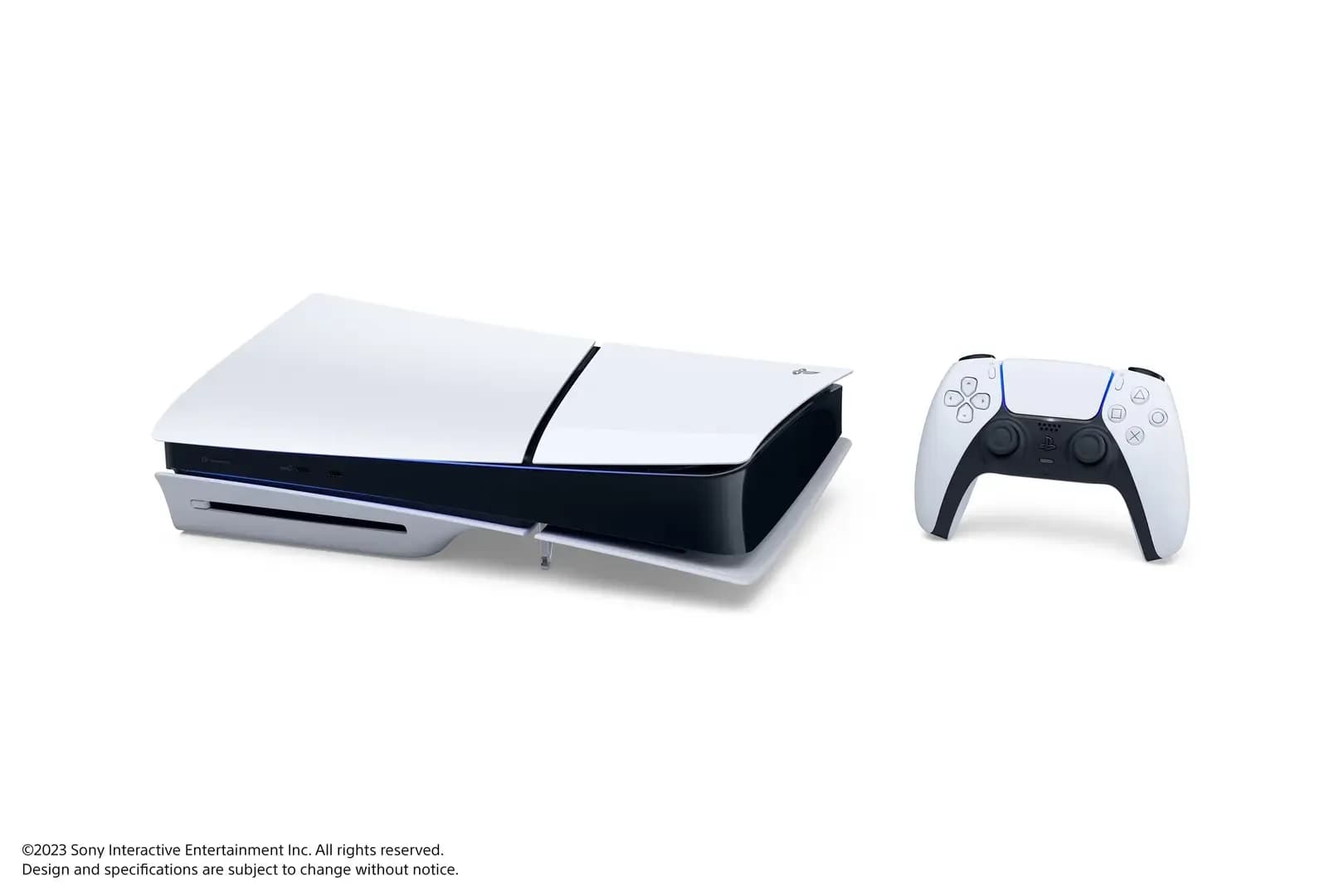 PlayStation 5 con lector y mando DualSense. Imagen oficial de prensa; © 2023 Sony Interactive Entertainment Inc. Todos los derechos reservados.