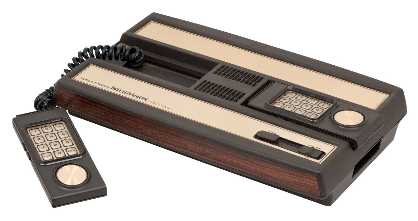 Intellivision de Mattel con uno de sus mandos numéricos. Fotografía de Evan-Amos, redimensionada para web, bajo licencia CC BY-SA 3.0.