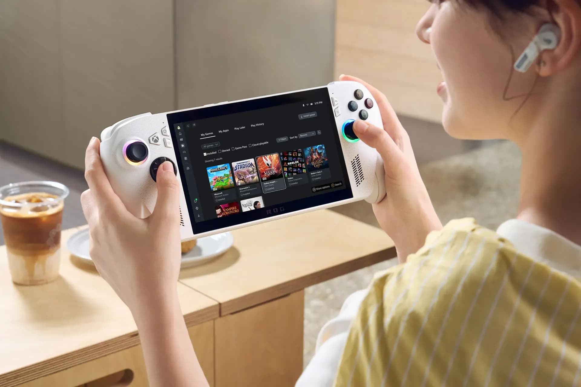 La ROG Xbox Ally con la biblioteca agregada de juegos para PC. Imagen promocional oficial; © Microsoft/Xbox y ASUS.